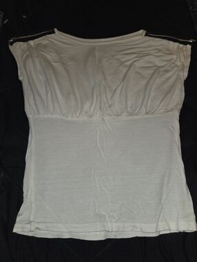 BCBGMaxAzria White Short-Sleeve Tee with Shoulder Zippers